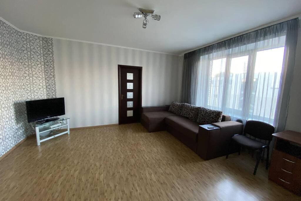 Podillia Modern Apartment ヴィーンヌィツャ エクステリア 写真